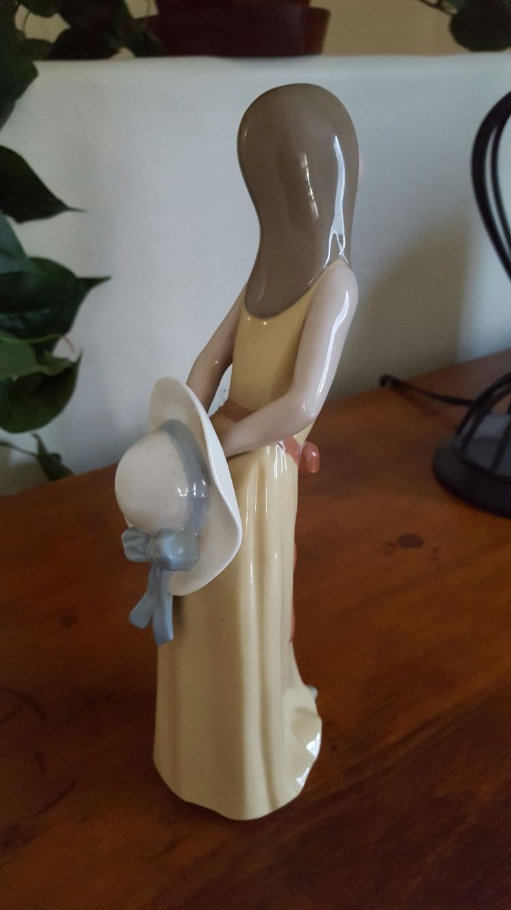 Lladro "Naughty Girl* figurine