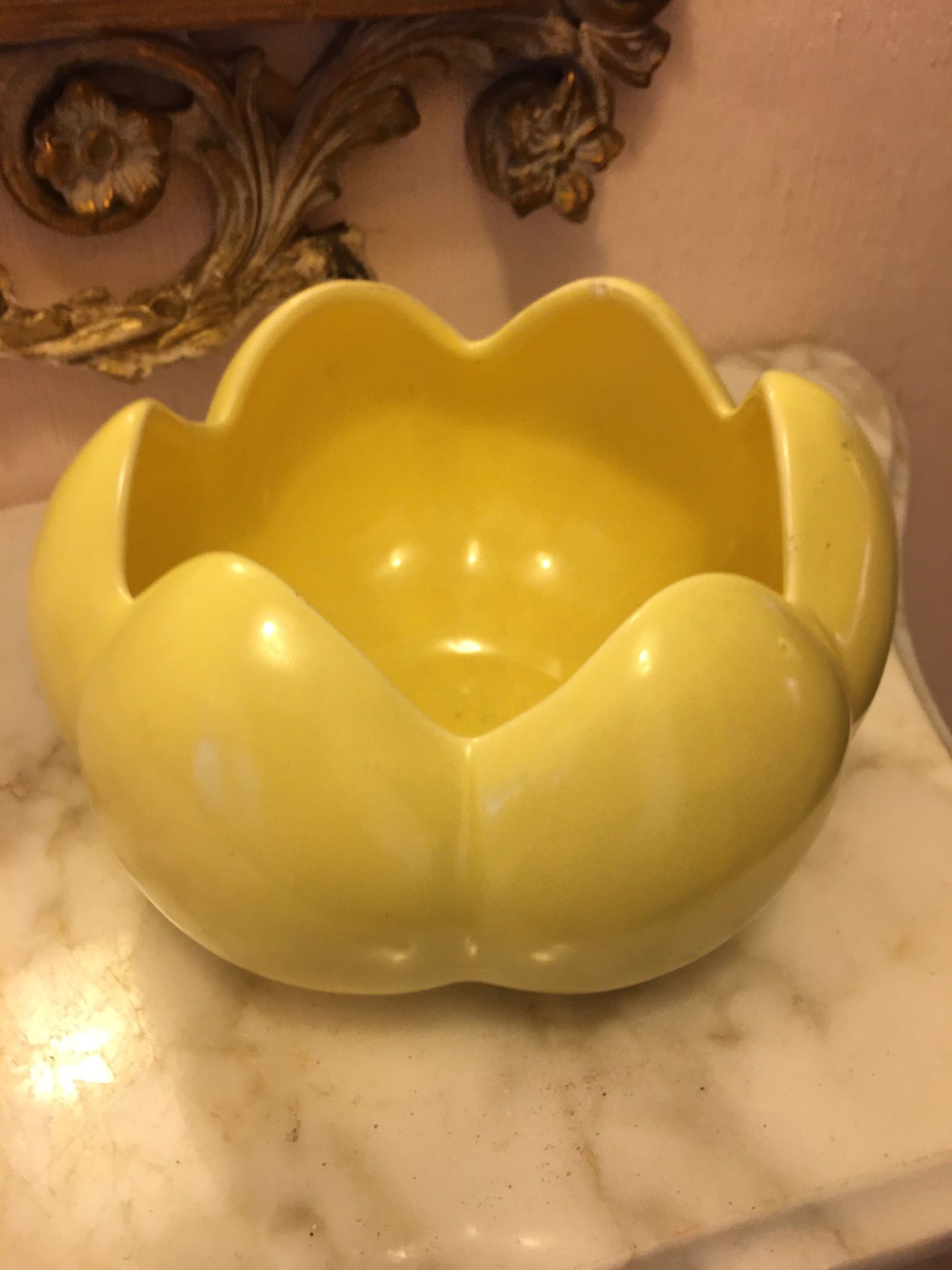 Lovely Vintage yellow glazed ceramic scalloped pot. Mint