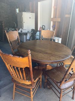 Dining table with two leaves and five chairs, solid oak
