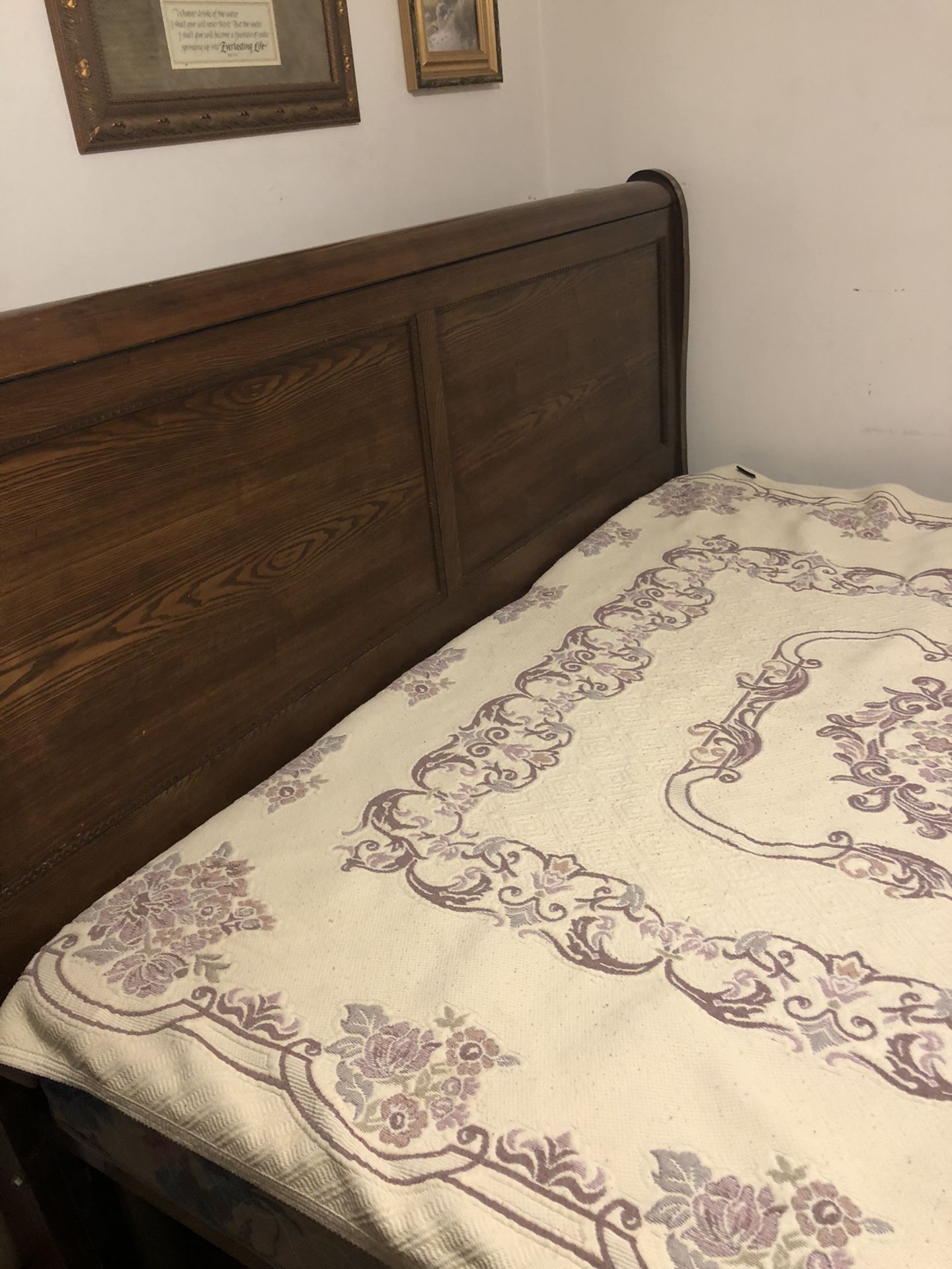 Metal bed frame, made by angle, wood headboard .