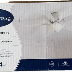 Harbor Breeze Mayfield 44-in White with White/Golden Blades Flush Mount Ceiling Fan With Light 5 -Blade