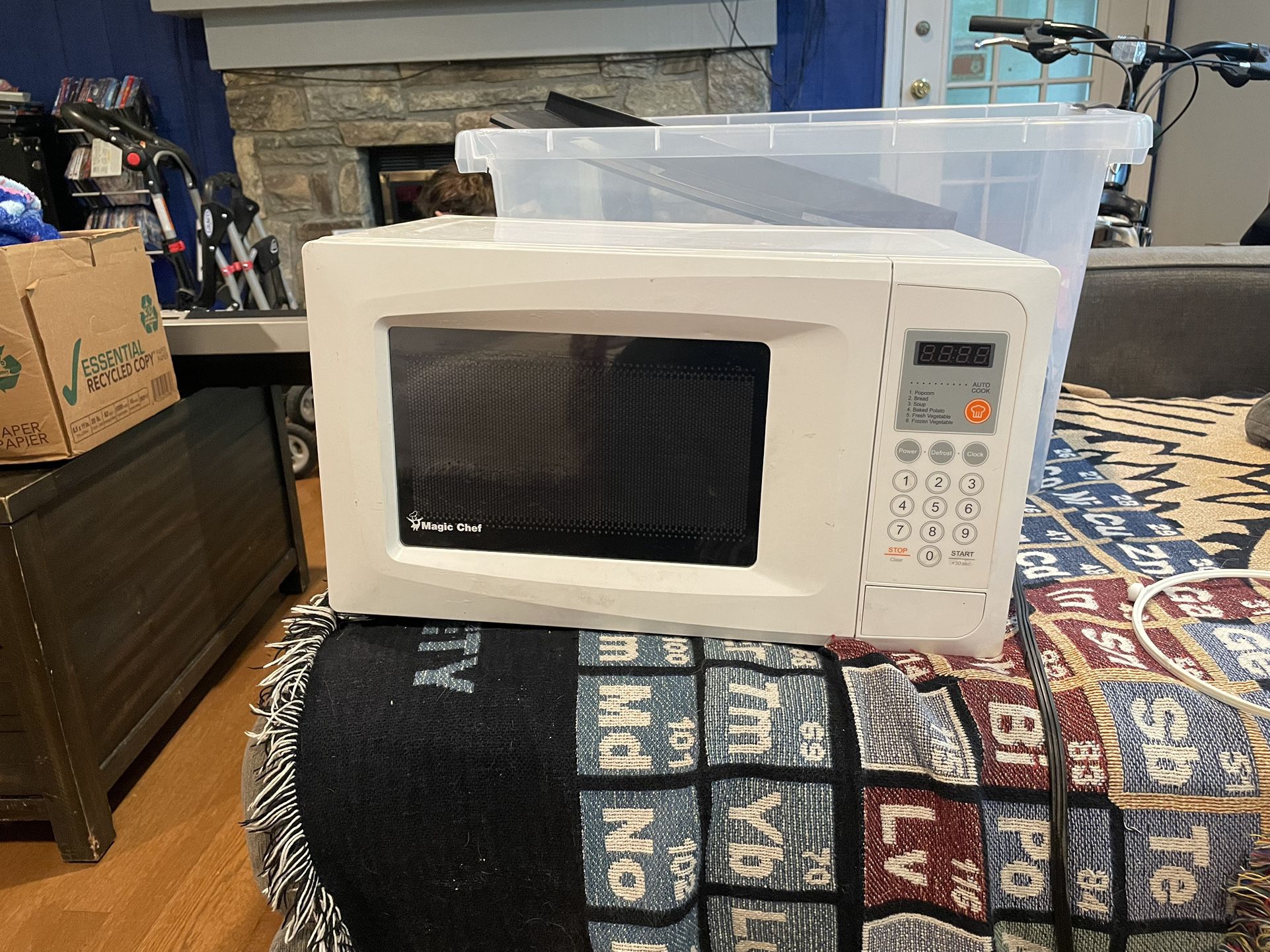MagicChef 770W Microwave 