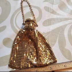 Mesh expandable coin purse