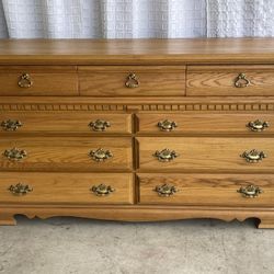 Traditional Honey Oak Large & Heavy 9- Drawer Dresser !!! 20” D 37” H 67” w 