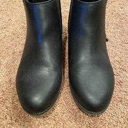 Girls black short boots