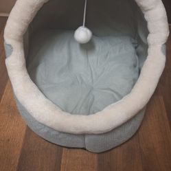 Brand New Cat Bed With Cute Cat Ears And Play Ball