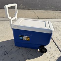 Igloo Ice Chest With Wheels
