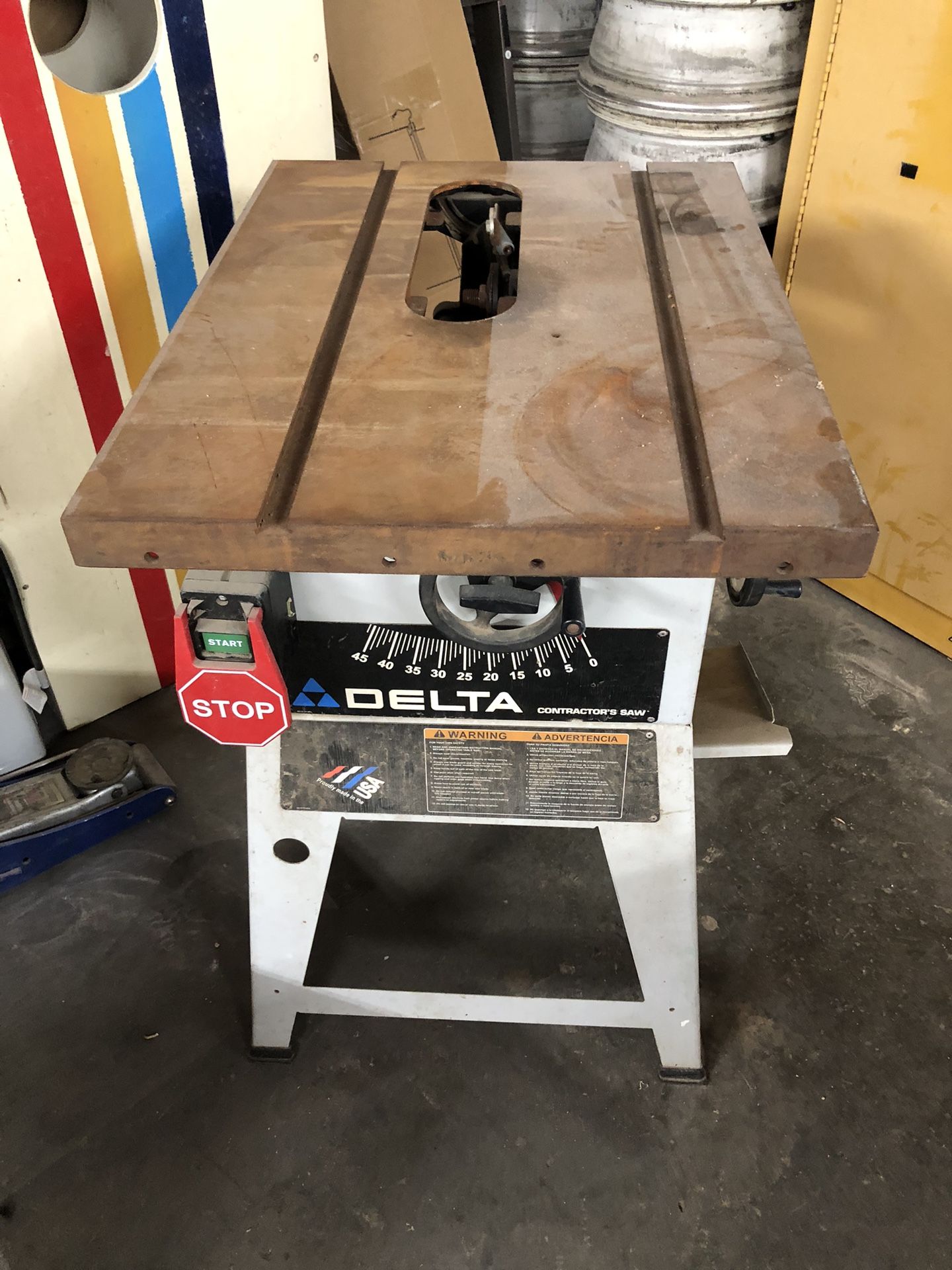 Delta Contractor’s Table Saw - Needs Fence