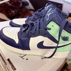 🔥 RARE COLOR WAY - Air Jordan 1 Mid SE – Size 6.5Y (Fits Women’s 8) – Excellent Condition! 🔥