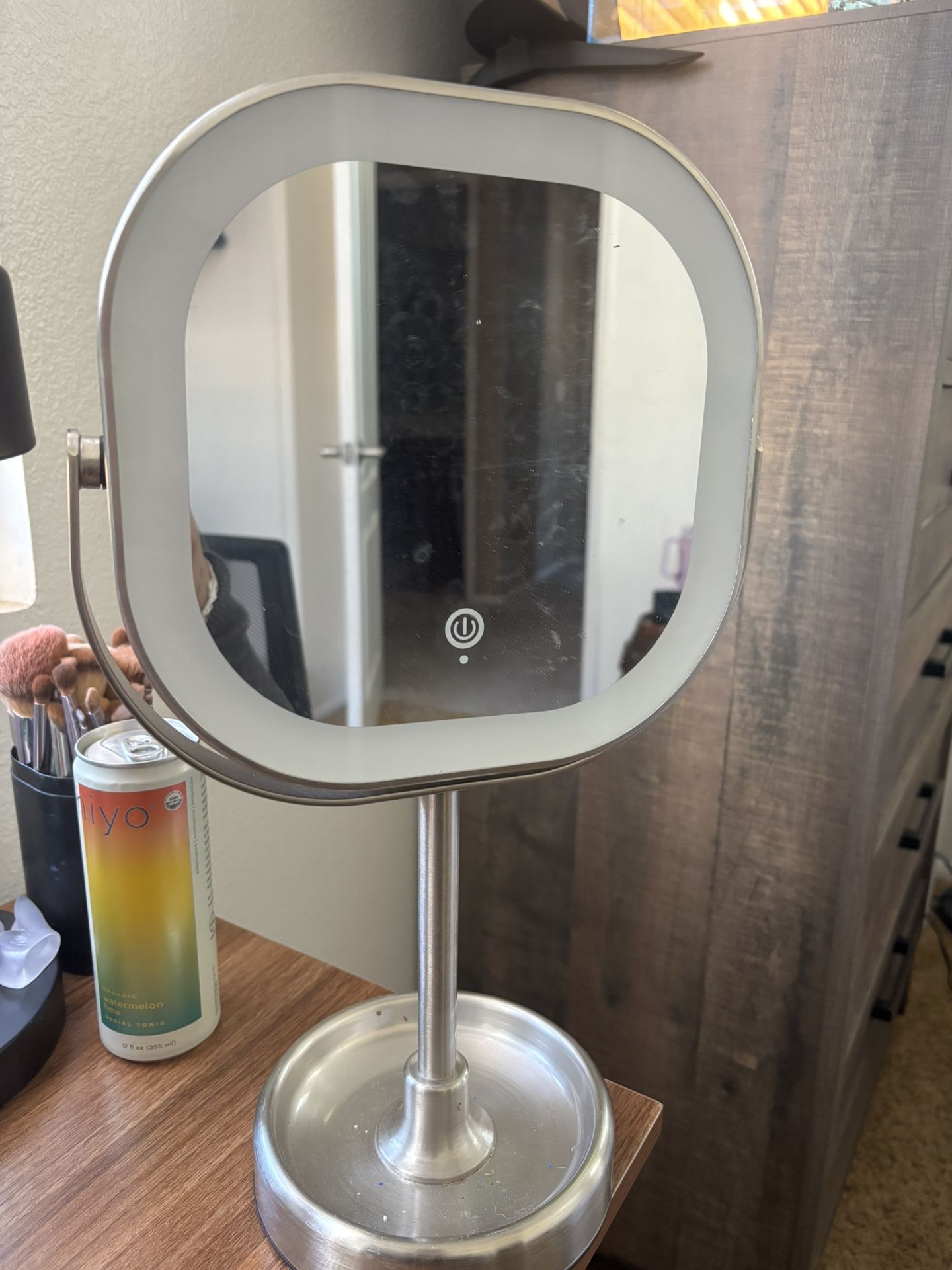 LED light wireless vanity mirror