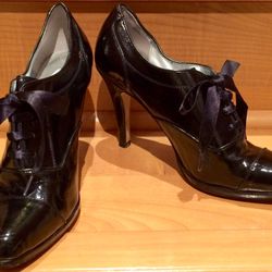 Like New TAHARI Heels Size 8 