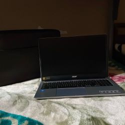 Acer Chrome Laptop 15,6 Inch And Comes With Charger 