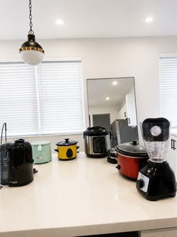 Small Kitchen Appliances set: Crock pot/Blender/Waffle maker/Pressure cooker/ Mini Crock pot/ MyMini Deep Fryer/ Juicer