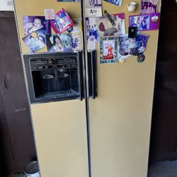 Kenmore Side-by-Side Refrigerator Freezer