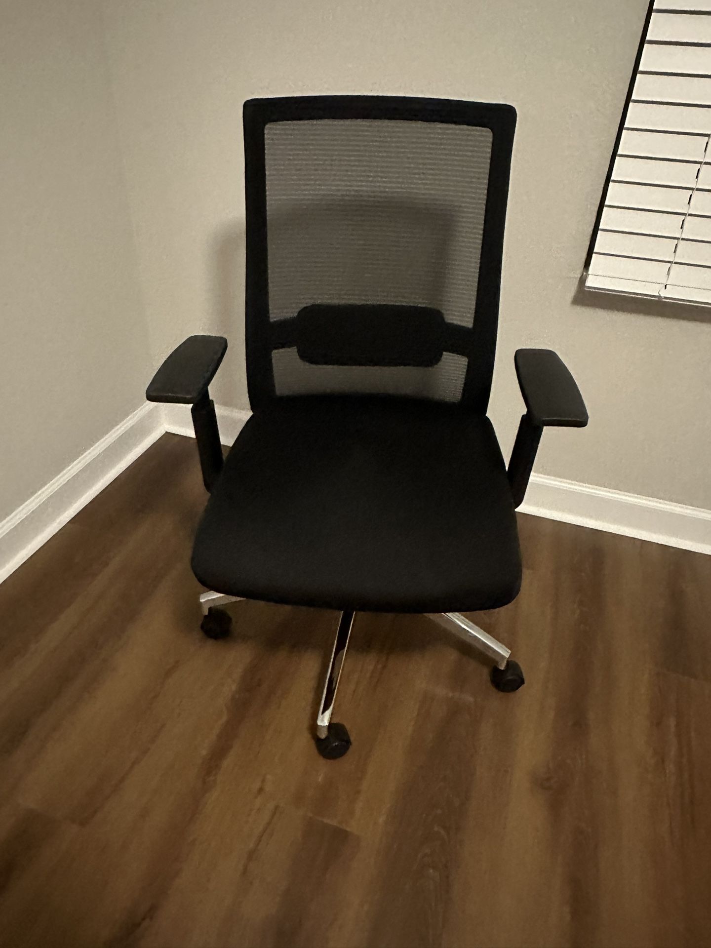 Office Mesh And Fabric Black Chair 