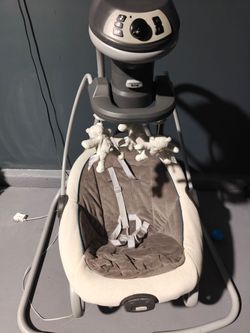 Graco Baby Swing with Mobile and Vibration
