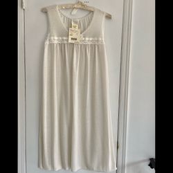 Vtg.1980’s Carriage Court Ivory Color Nightgown Round Lace Neck Size Medium Lightweight US NEW w/ Tag