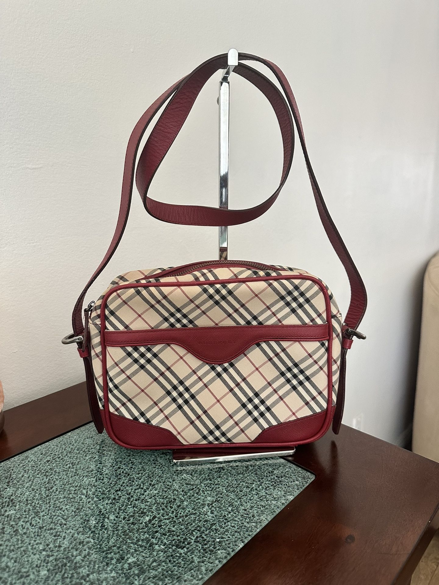 Authentic Burberry Crossbody bag very good condition