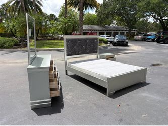 Beautiful Bedroom Set Queen Size Solid Wood Silver Color In Excellent Condition by Malays Furniture