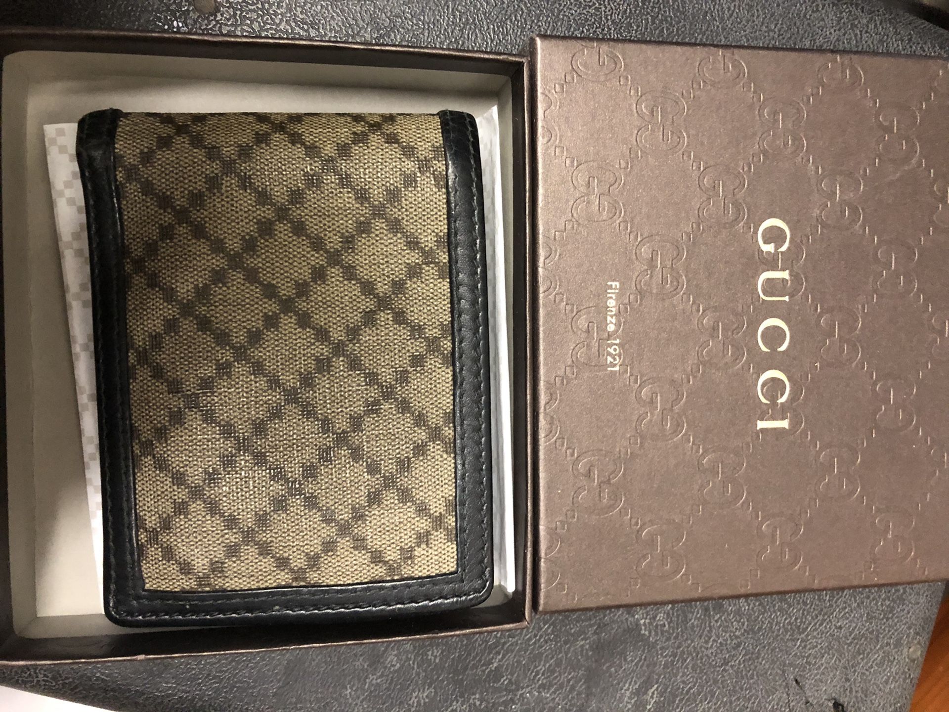 Gucci Wallet Authentic 