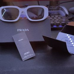 White Sunglasses/Shades (40)