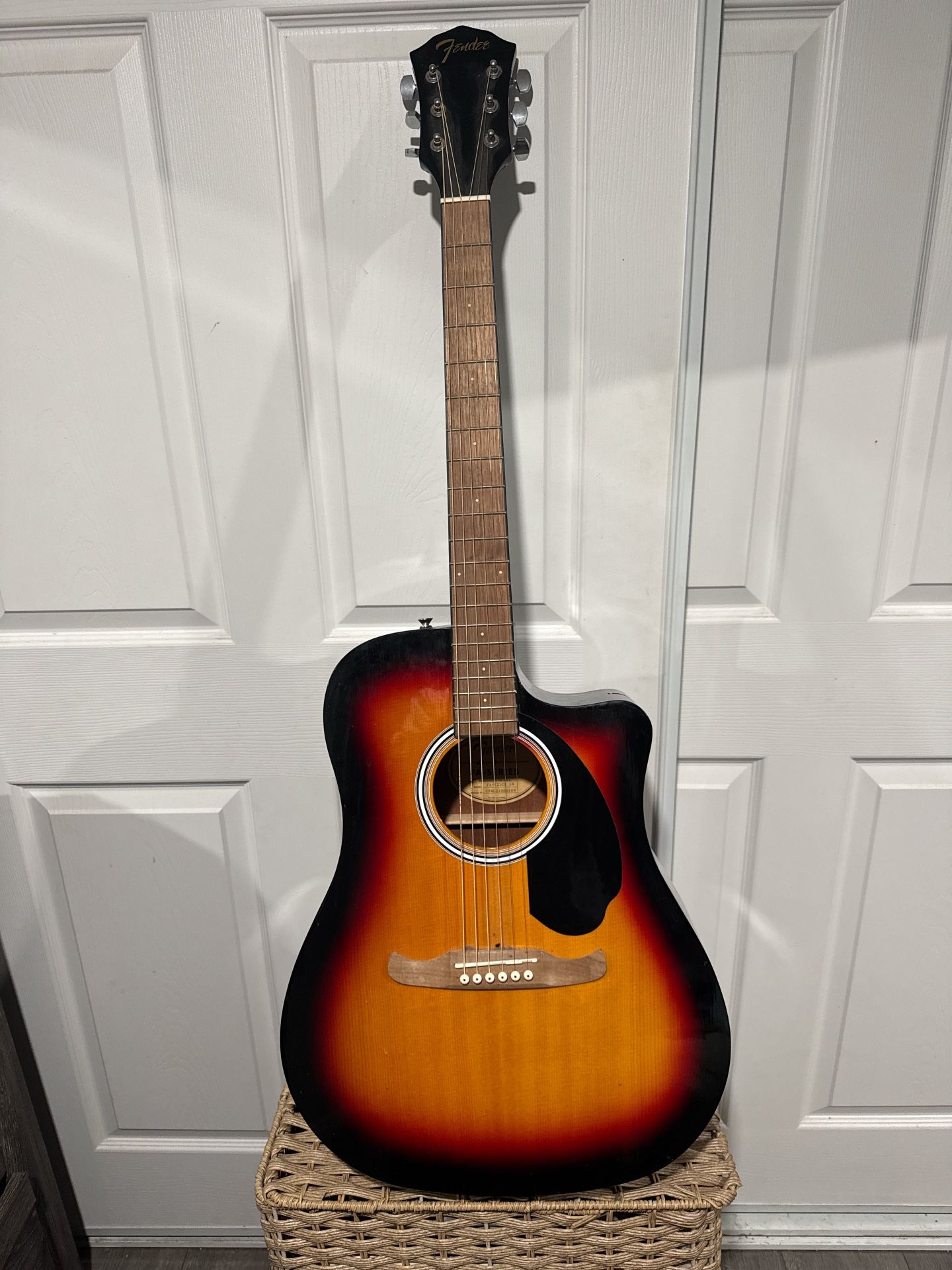 Acoustic Guitar (Fender)