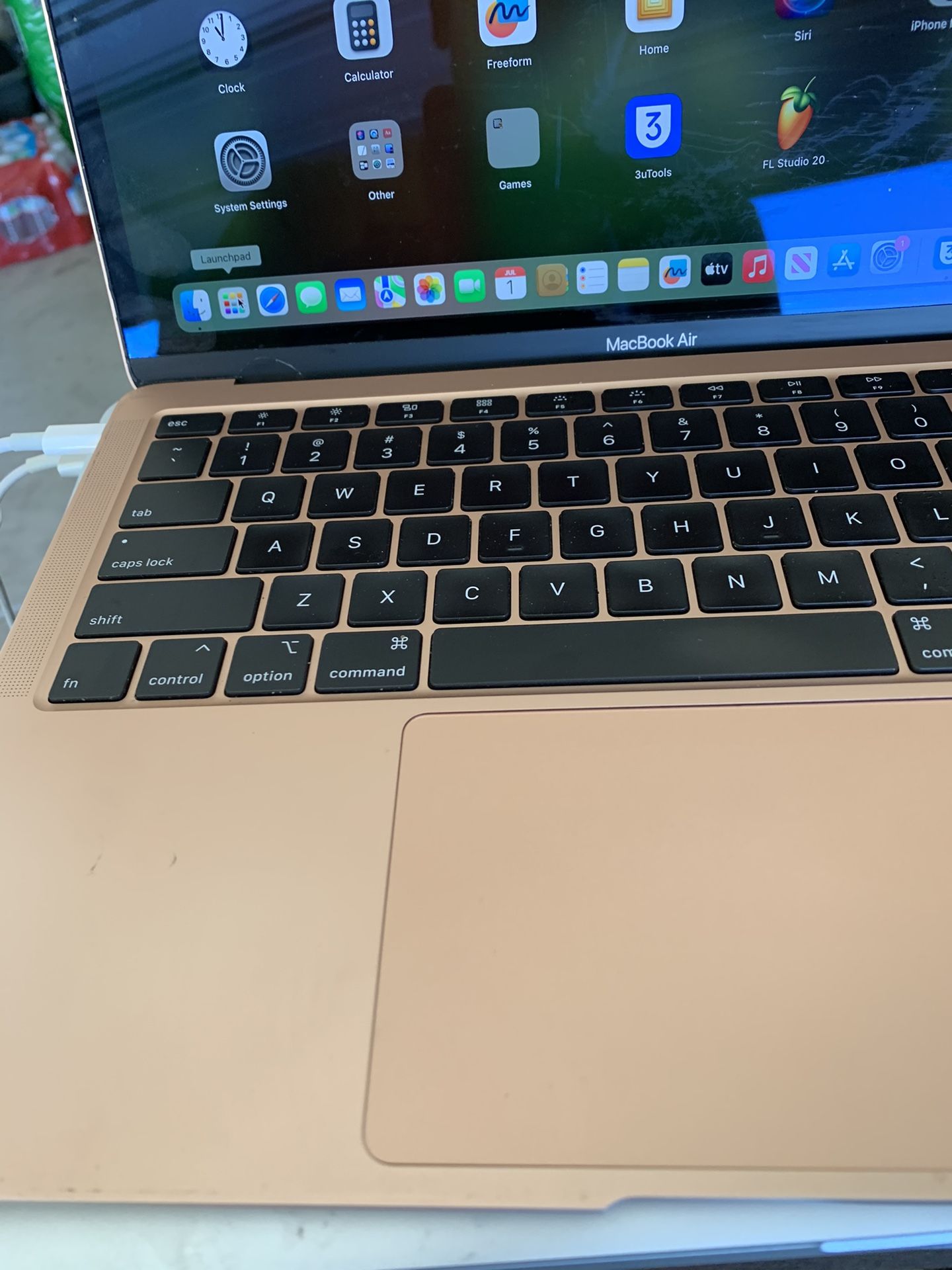 Sale 2020 MacBook Air 8gb i5 500ssd Sequioa
