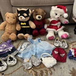 4 Build A Bear Dolls And clothes 