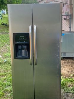 Frigidaire 22.6 Cu. Ft. Side-by-Side Refrigerator/Freezer — As-Is