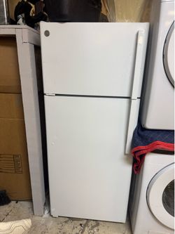 GE refrigerator/ freezer - excellent condition