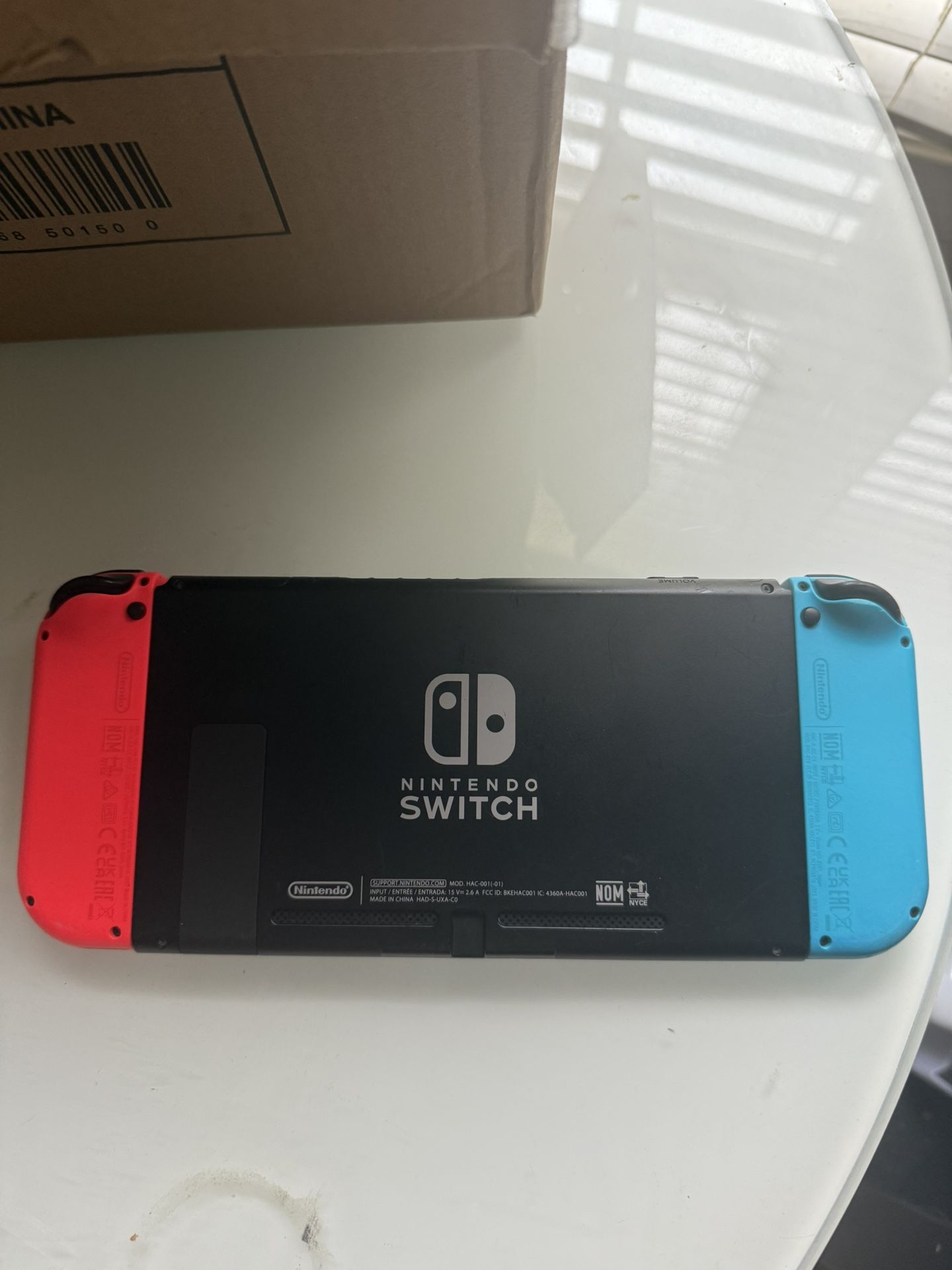Nintendo Switch + Charger 