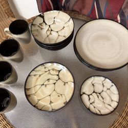 40 Pieces 8 Plate Setting RARE FIND COMPLETE SETS!! Retail value of 20 pcs set $189 FOR 20 Pieces