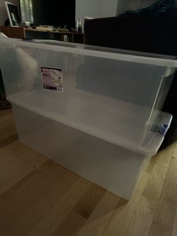 2 Sterilite 104 L Clear Bins