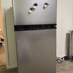 Mini Fridge-PICKUP ONLY
