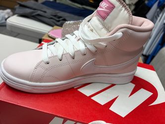 Women’s Nike Sneakers, Light Pink, size 7