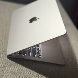MacBook Air 13in 3M 16GB 256GB