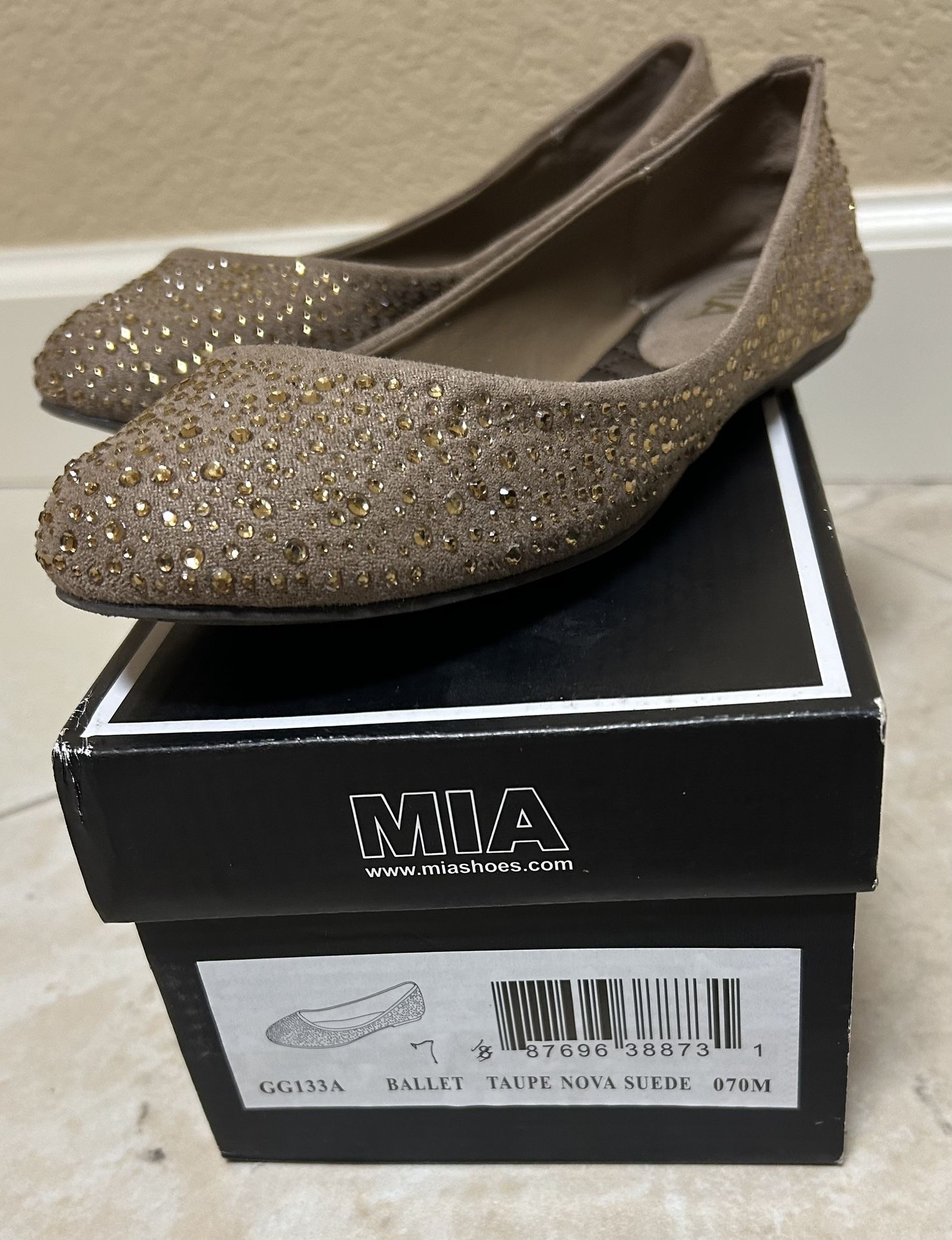 Mia Taupe Nova Taupe Suede Ballet Flats Size 7 Like New