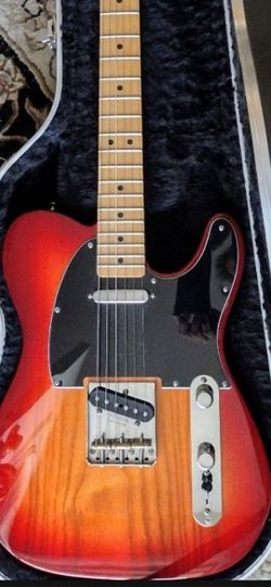 Ash Telecaster D'LUXE With Fender Locking Tuners & Hard Case; Rare FSR in Great Shape. Best $ or Trade a US Fender Stratocaster +$ To U
