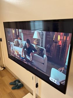 55” Samsung Smart TV + Remote — Works Great