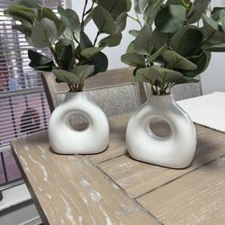 TWO.  NEW VASE ITH LEAF DESIGN  NEW !!! Yarbrough By Album 