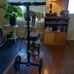 Knee mobility scooter