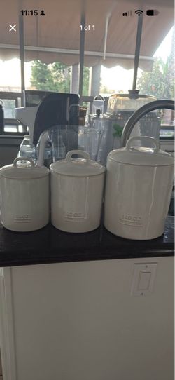 White kitchen canisters