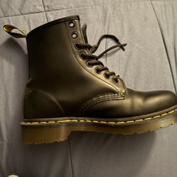 DR. MARTENS 1460 SMOOTH LEATHER LACE UP BOOTS