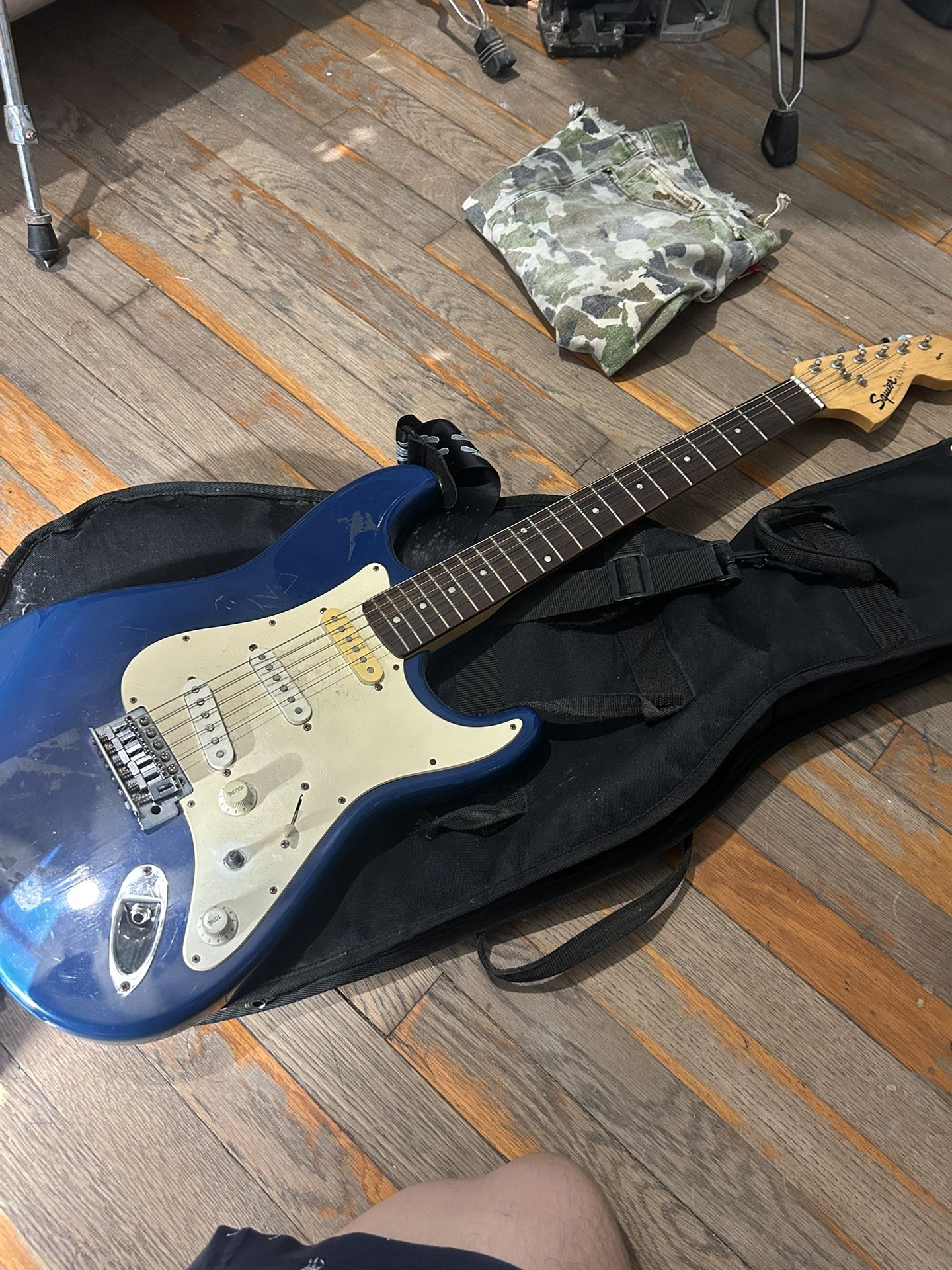 6 String Squier Strat