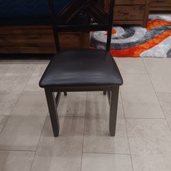 *Weekly Feature*---Kelly Classic Wood Dining Table Sets W/4 Chairs And Bench---Delivery And Financing Available🫶