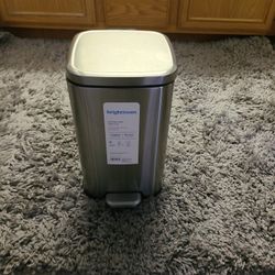 Trash can