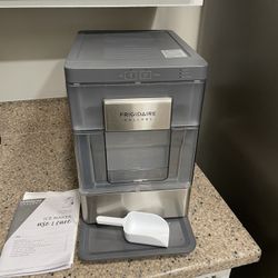 Frigidaire Nugget Ice Maker - Black: Countertop Ice Machine, 44 lbs Daily Production, 3 lbs Storage, Includes Scoop