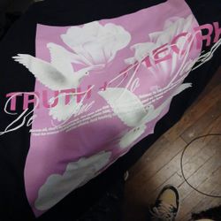 Hoodies N Tees Sz M - L