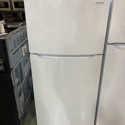 Frigidaire  FFTR1425VW 28 Inch Top Freezer Refrigerator with 13.9 Cu. Ft. Capacity