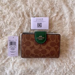 ✨NEW! Coach CW789 Medium Corner Zip Signature Bifold Wallet Tan Shamrock Clutch✨